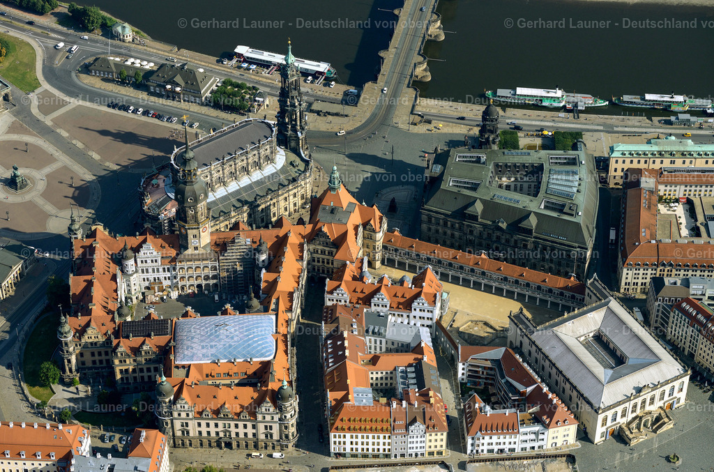 3291873 | DRESDEN  Altstadtbereich und Innenstadtzentrum am Neumarkt im Zentrum in Dresden im Bundesland Sachsen, Deutschland. Weiterführende Informationen bei: Landeshauptstadt Dresden,  Stiftung Frauenkirche Dresden. // Old Town area and city center in the district Zentrum in Dresden in the state Saxony, Germany. Further information at: Landeshauptstadt Dresden,  Stiftung Frauenkirche Dresden. Foto: Gerhard Launer