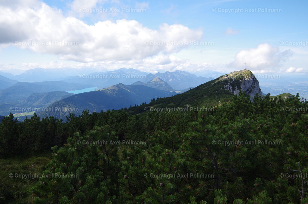 Benediktenwand und Walchensee | fotografiert von Axel PollmannLeonhardi Wallfahrt Benediktbeuern und Murnau, Fronleichnam, Fasching, Landschaft im Loisachtal und Benediktbeuern  - Realisiert mit Pictrs.com