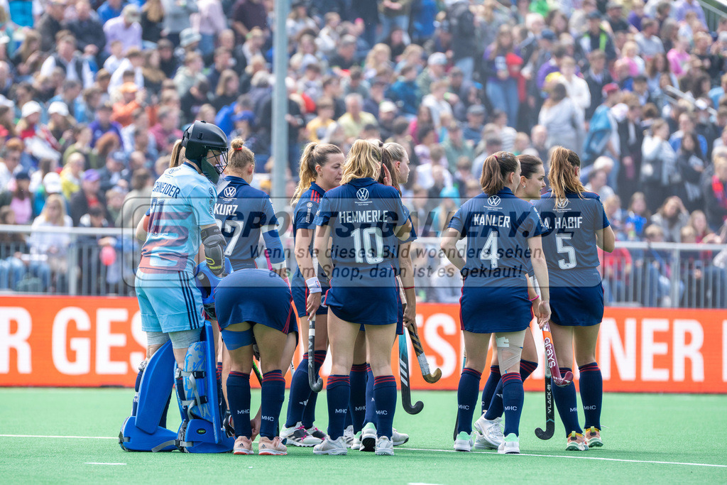 Final4_20240519-1220-0009 | Bonn, Deutschland, 19.05.2024: Julia Hemmerle (Mannheimer HC), Lisa Schneider (Mannheimer HC), Nadine Kanler (Mannheimer HC), Agustina Habif (Mannheimer HC), Stine Kurz (Mannheimer HC) in Aktion waehrend des Spiels der Deutsche Feldhockey-Meisterschaften 2024 zwischen Final 4 Damen Finale Düsseldorfer HC - Mannheimer HC im Bonner THV am 19.05.2024 in Bonn, Deutschland. (Foto von Stephan Fehrmann)

Bonn, Germany, 19.05.2024: Julia Hemmerle (Mannheimer HC), Lisa Schneider (Mannheimer HC), Nadine Kanler (Mannheimer HC), Agustina Habif (Mannheimer HC), Stine Kurz (Mannheimer HC) in action during the game of Deutsche Feldhockey-Meisterschaften 2024 between Final 4 Damen Finale Düsseldorfer HC - Mannheimer HC in Bonner THV at 19.05.2024 in Bonn, Deutschland. (Foto from Stephan Fehrmann)