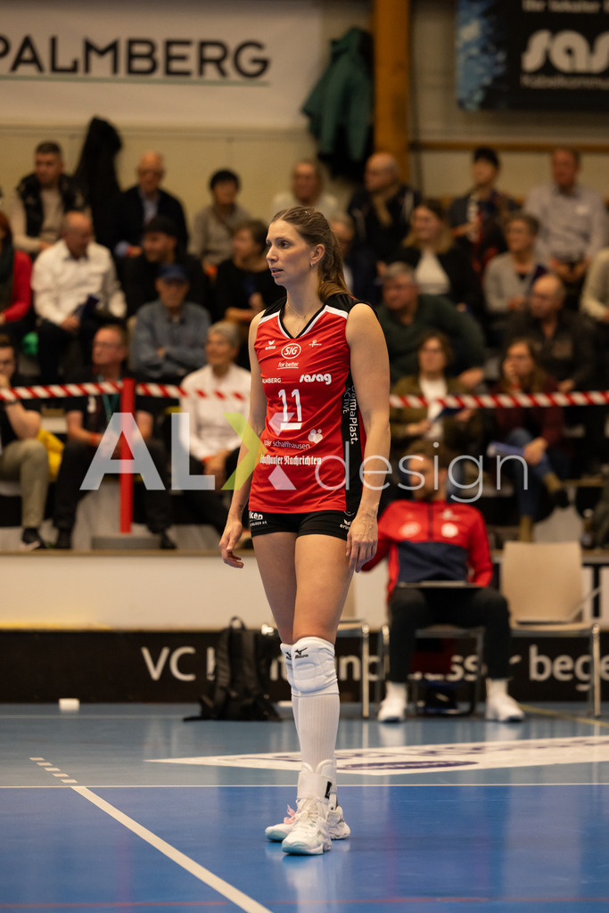 Volleyball I Frauen I Saison 2025-2026 I CEV Volleyball Challenge Cup 2026 | Women I 16th Finals I VC Kanti Schaffhausen - TJ Ostrava I 03.12.2025 | VC Kanti Schaffhausen - 11 Kateřina Holásková (CZ) – Mitte - Realisiert mit Pictrs.com