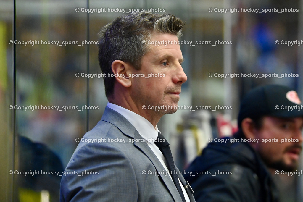 EC IDM Wärmepumpen VSV vs. EC KAC  | Headcoach EC KAC FUREY KIRK, EC IDM Wärmepumpen VSV vs. EC KAC , EC IDM Wärmepumpen VSV vs. EC KAC  am 27.10.2024 in Villach (Stadthalle Villach), Austria, (Photo by Bernd Stefan)