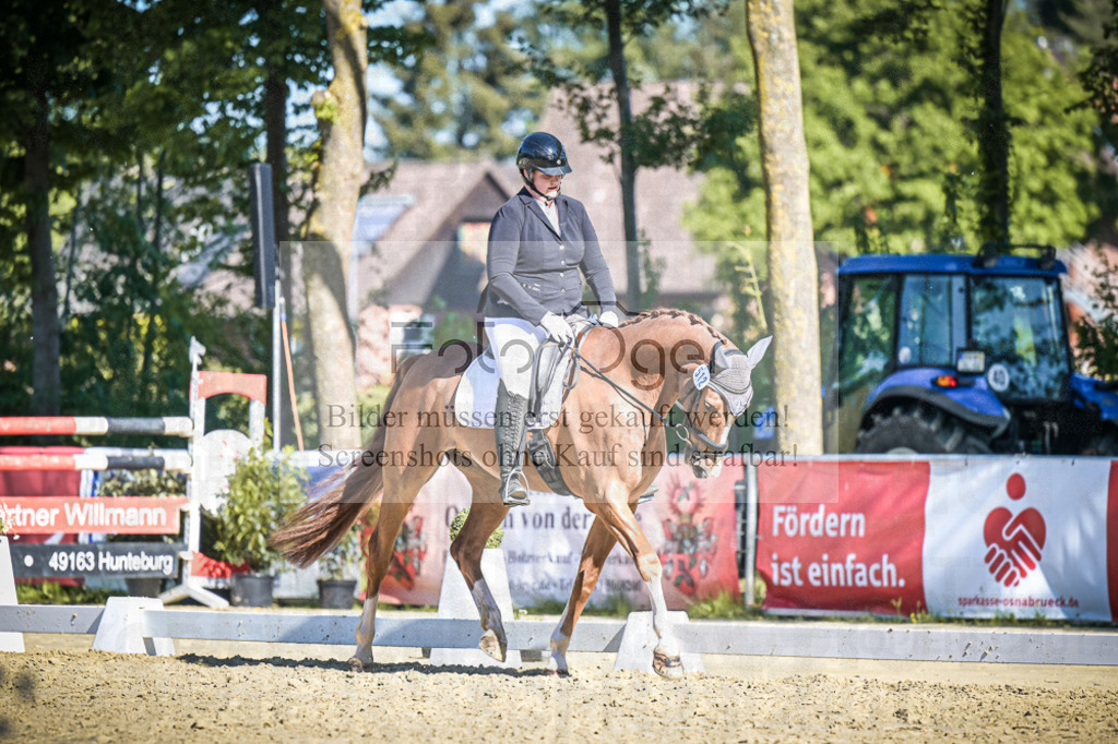 DOS_6673 | Entdecke hochwertige Reitturnierfotos von Foto Oger. Professionell, emotional und authentisch – jetzt Lieblingsmomente im Shop bestellen.Deutschlandweite Turnierfotografie. - Realisiert mit Pictrs.com