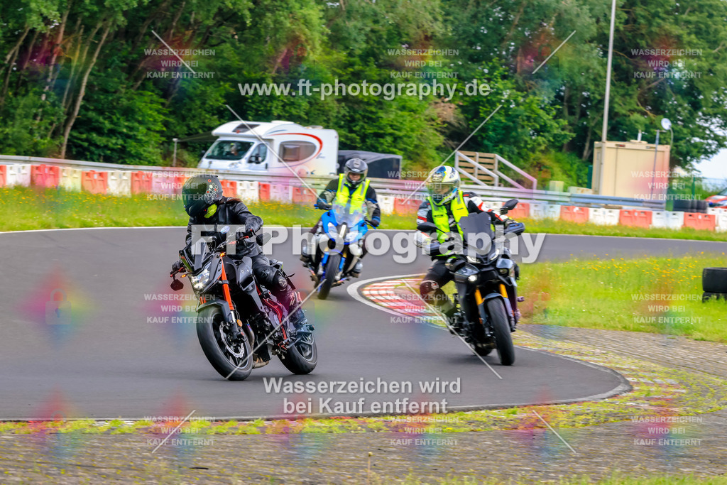 VBK-7892 | Hier findet Ihr Bilder von Touristenfahrten auf der Nürburgring Nordschleife oder von anderen Veranstaltungen die ich besucht habe. Viel Spass beim Durch Schauen 