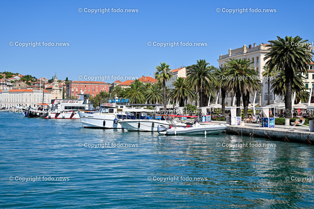 Kroatien_ Split_ 21.07.2025-26 | 21.07.2025, Kroatien, HRV, Split, Hafen, im Bild Themenbild, Stadtansichten, Hafen, Boote, Motorboote, Palmen, Meer, Adria, Touristen, Tourismus, Feature, SymbolbildSplit zweitgroesste Stadt Kroatiens. Die Stadt ist Verwaltungssitz der Gespanschaft Split-Dalmatien 