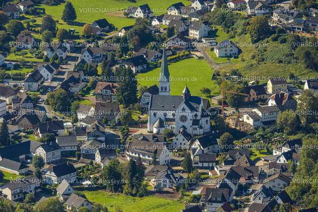 Finnentrop230908663 | Luftbild, St. Antonius Einsiedler Kirche, Baustelle am Feuerwehrhaus, Heggen, Finnentrop, Sauerland, Nordrhein-Westfalen, Deutschland
