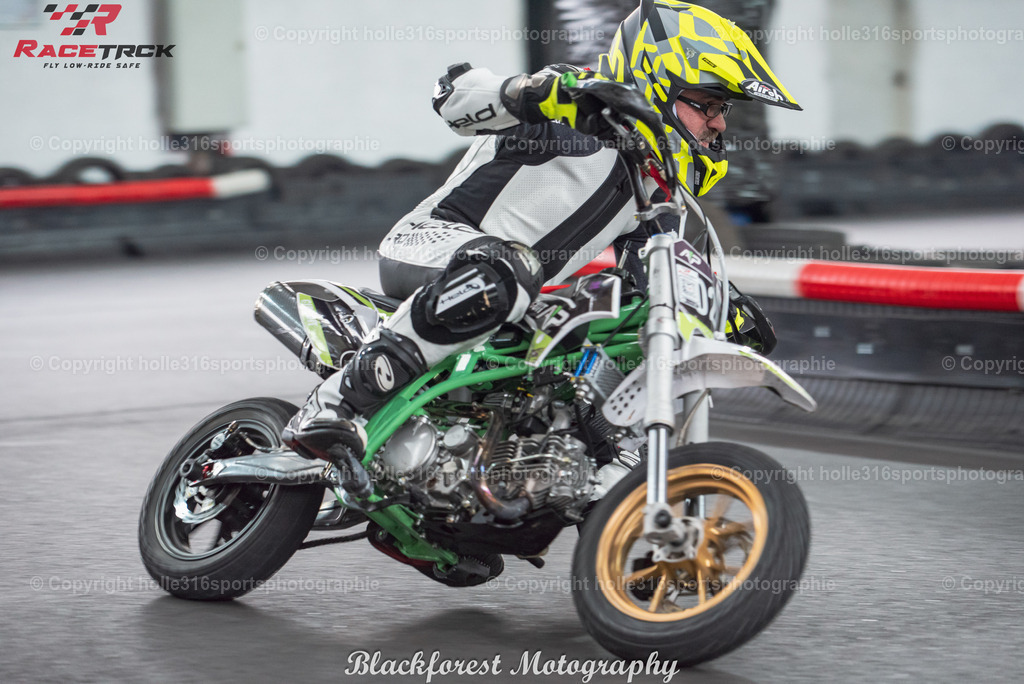 17_11_24racetrck.1111-2 | Sportfotografie , Motorsport, Motoross, Reitsport, Mointainbike, Enduro,
Landschaft , Outdoor, Eventfotografie, Landschaft, Bilder online bestellen - Realisiert mit Pictrs.com
