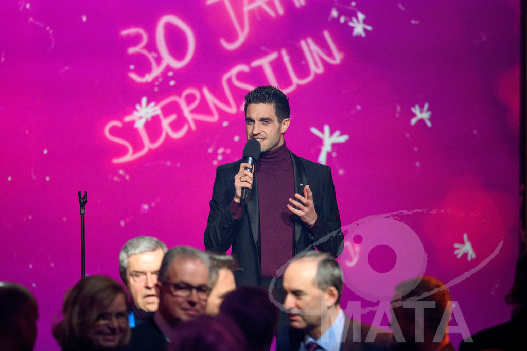 _DWA1370 | Dominik Glöbl bei '30 Jahre Sternstunden-Gala 2023' in der Frankenhalle. Nürnberg, 15.12.2023 - Realisiert mit Pictrs.com