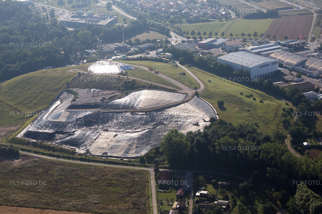 Luftbild: Hausmülldeponie in Herzogenaurach im Bundesland Bayern in Deutschland. Foto: IMG_092694.jpg vom 07.08.2016 durch Werner Riehm/FLY-FOTO.de
