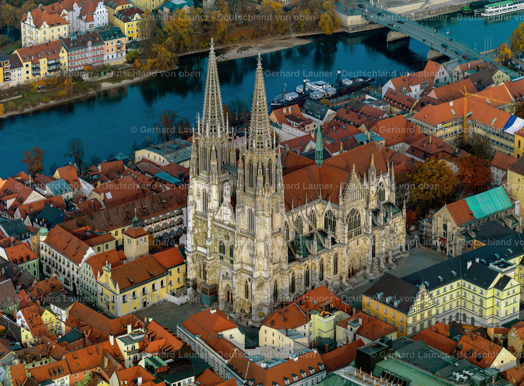 3198665 | Der im Gotischen Stil gebaute Regensburger Dom, auch Dom St.Peter genannt, ist die bedeutendste Kirche der Stadt Regensburg und die Kathedrale des Bistums Regensburg.