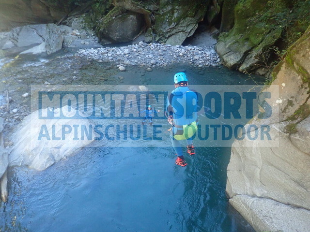 PC020045 | Bestelle die Bilder deines Berg- oder Wasser-Abenteuers mit Mountain Sports bequem von zu Hause aus direkt über unseren Online Fotoshop von pictrs.com. - Realisiert mit Pictrs.com