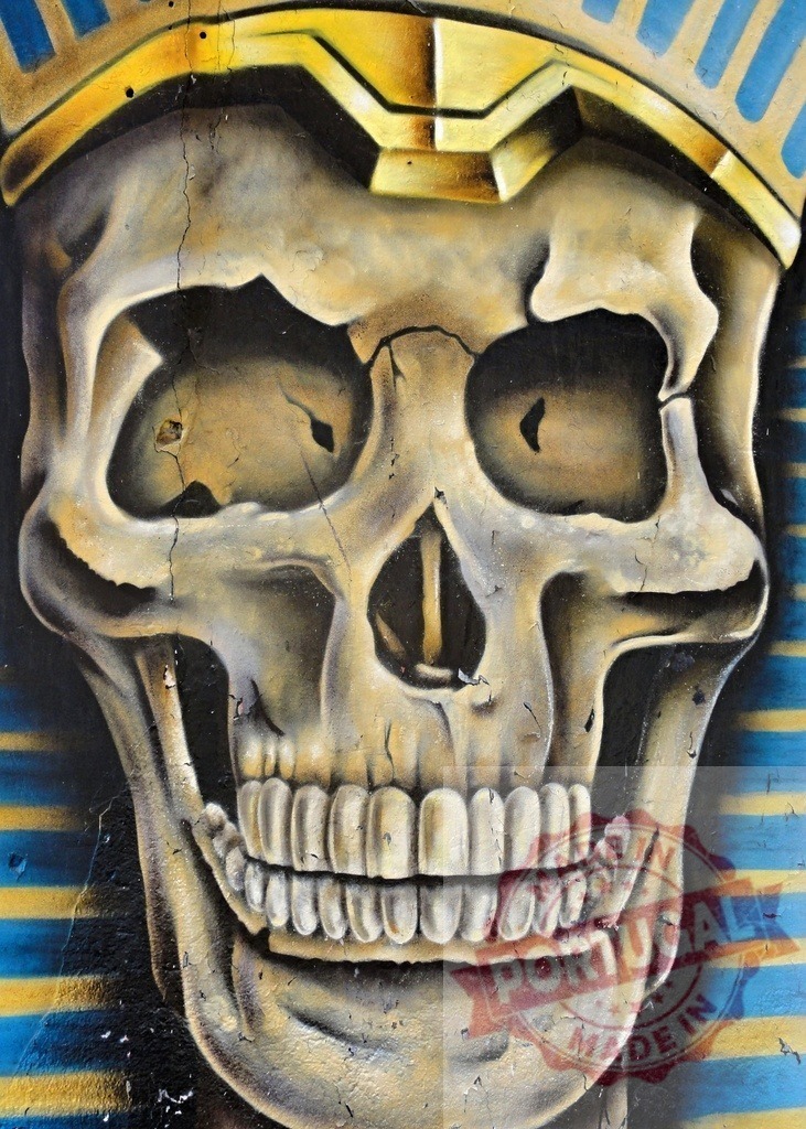 Skull wearing pharaoh headdress street art graffiti | Skull wearing an Egyptian pharaoh headdress painted as street art graffiti on a wall - Realized with Pictrs.com