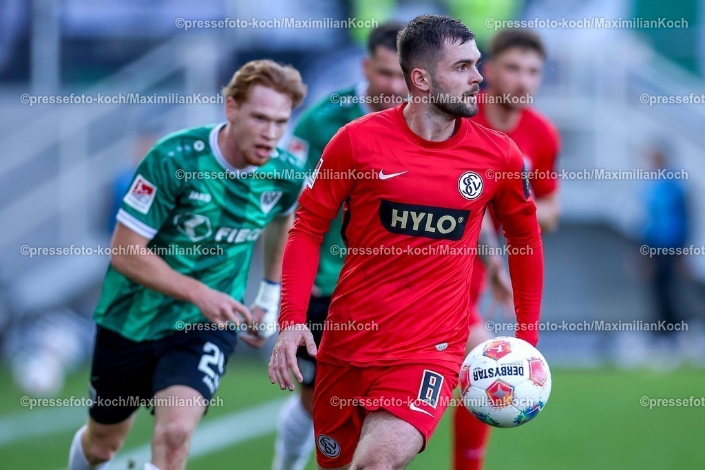 PRM21122501028 | 21.12.2025, Fußball, Preußen Münster - SV 07 Elversberg, 2. Fußball Bundesliga,  Preußenstadion, 17.Spieltag, Saison 2025 2026: Lukasz Poreba (Elversberg #08) neben Luca Bolay (Preussen Muenster #25)  DFB regulations prohibit any use of photographs as image sequences and or quasi-video.