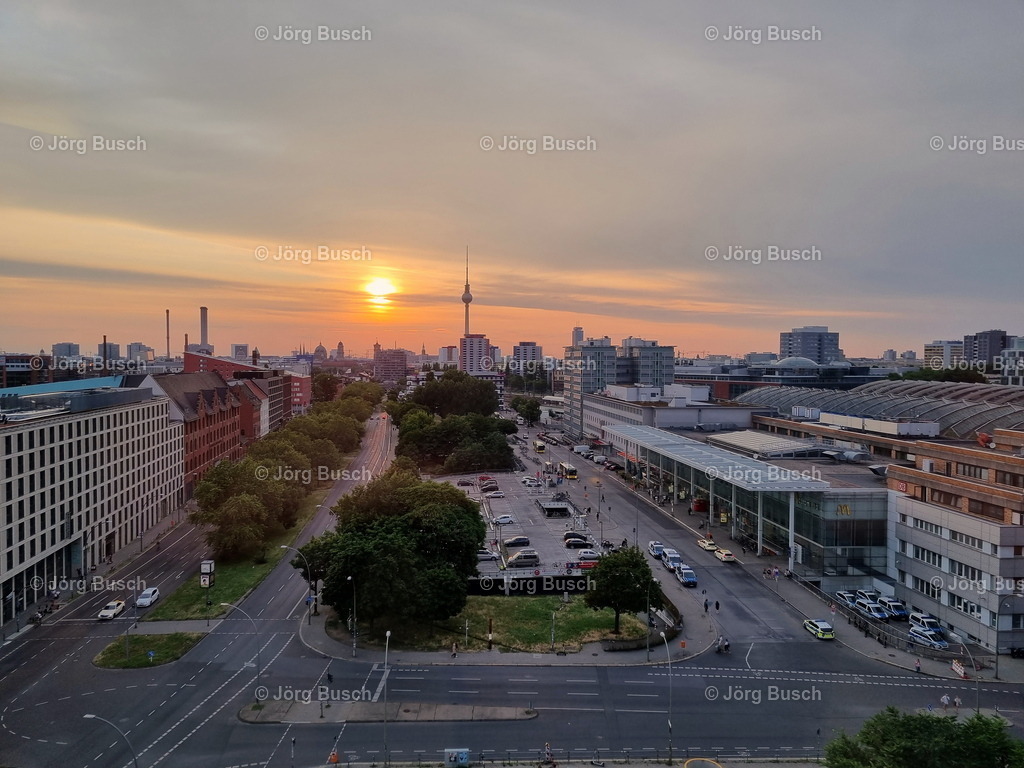 Fernsehturm Berlin | Dieser Shop bietet Fotos und Videos aus den Bereichen Fallschirmspringen, Landschaft und Luftbild - Realisiert mit Pictrs.com