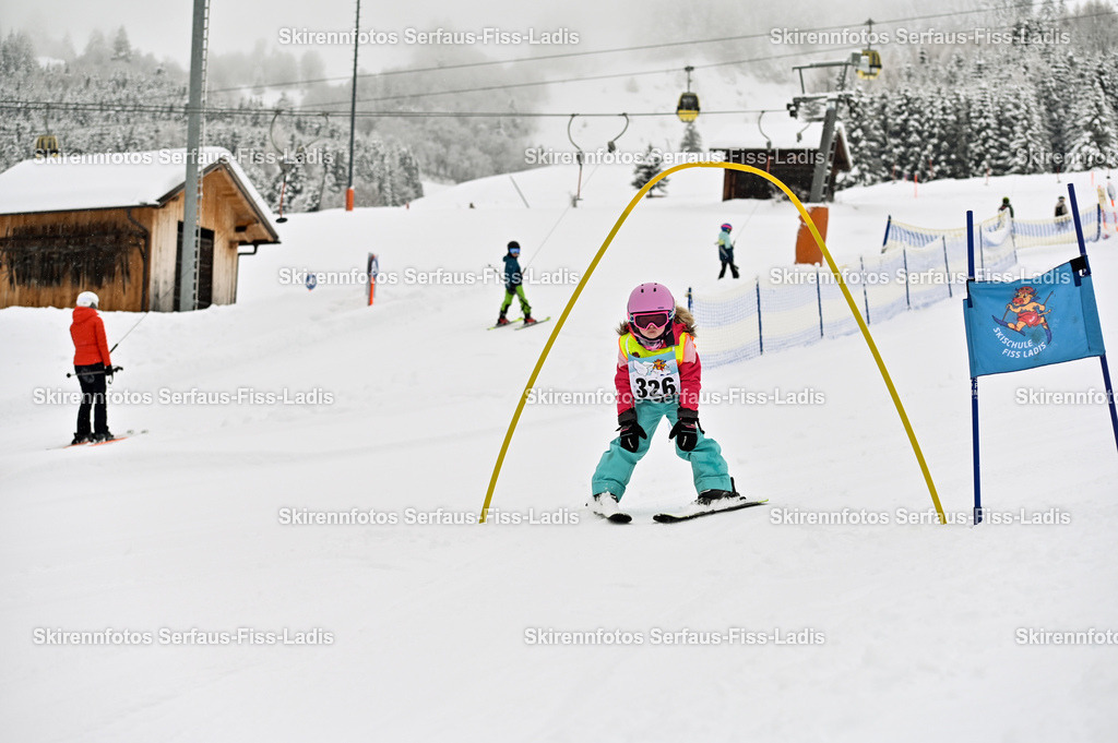 SRF_20.02.2026_0002 | Skirennfotos,Serfaus,Fiss,Ladis,Kinderskirennen,Winter,Tirol,Oberland,skirace,SFL,feelfree,weil wir's genießen,ski,Ski,skifahren,Sonnenplateau, - Realisiert mit Pictrs.com