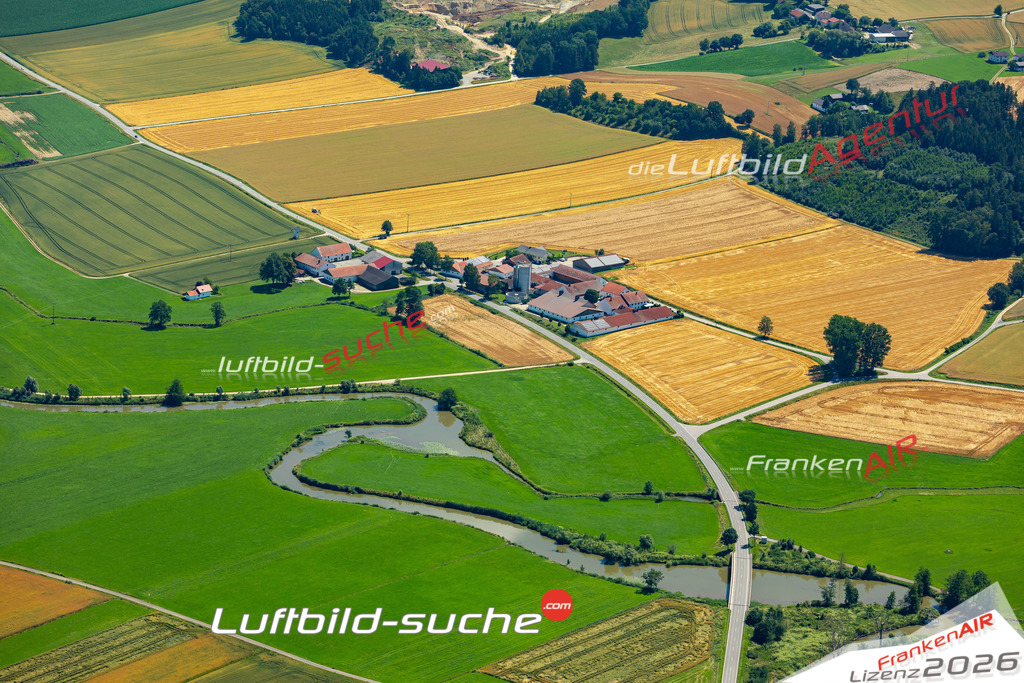 Das Luftbild der Stadt Aham wurde 2022 vom Flugzeug heraus erstellt (keine Drohnen-Aufnahmen) Aufnahmehöhe ca.450 Meter- hohe Bildauflösung und Druck-Qualität. Garantiert!
