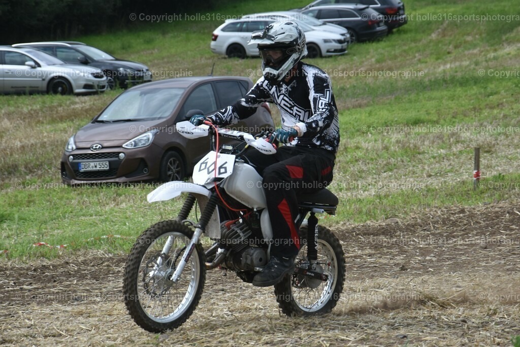 DSC_0035_01 (2) | Sportfotografie , Motorsport, Motoross, Reitsport, Mointainbike, Enduro,
Landschaft , Outdoor, Eventfotografie, Landschaft, Bilder online bestellen - Realisiert mit Pictrs.com