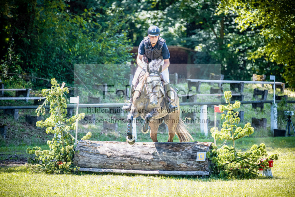 2026-05 - Melle Oldendorf-1-0041 | Entdecke hochwertige Reitturnierfotos von Foto Oger. Professionell, emotional und authentisch – jetzt Lieblingsmomente im Shop bestellen.Deutschlandweite Turnierfotografie. - Realisiert mit Pictrs.com