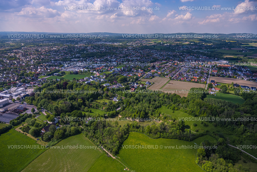 Buende240505178NSG-ImDoberg | Luftbild, Naturdenkmal Doberg, geologische Fundstätte tertiärer Fossilien, Ort mit Millionen Jahre Erdgeschichte, Doberg, Bünde, Ostwestfalen, Nordrhein-Westfalen, Deutschland