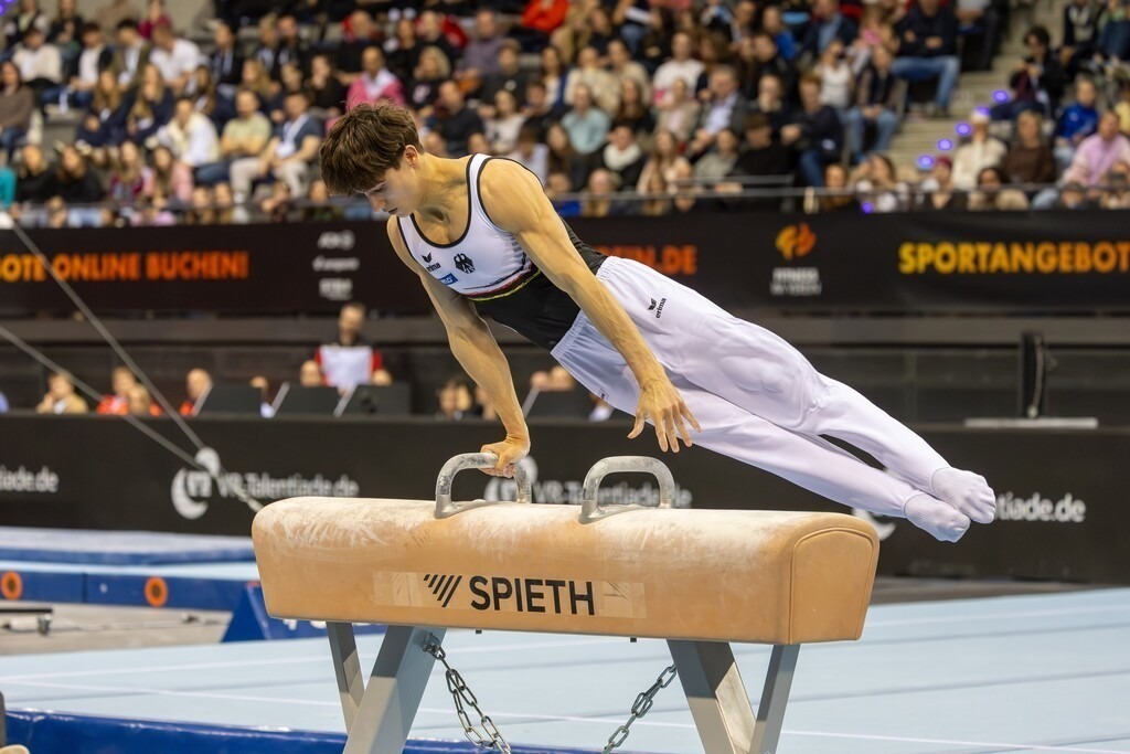 Stuttgart: DTB-Pokal 2026, Mixed-Cup | Stuttgart: DTB-Pokal 2026, Mixed-Cup***Timo Eder am Pauschenpferd - Realisiert mit Pictrs.com