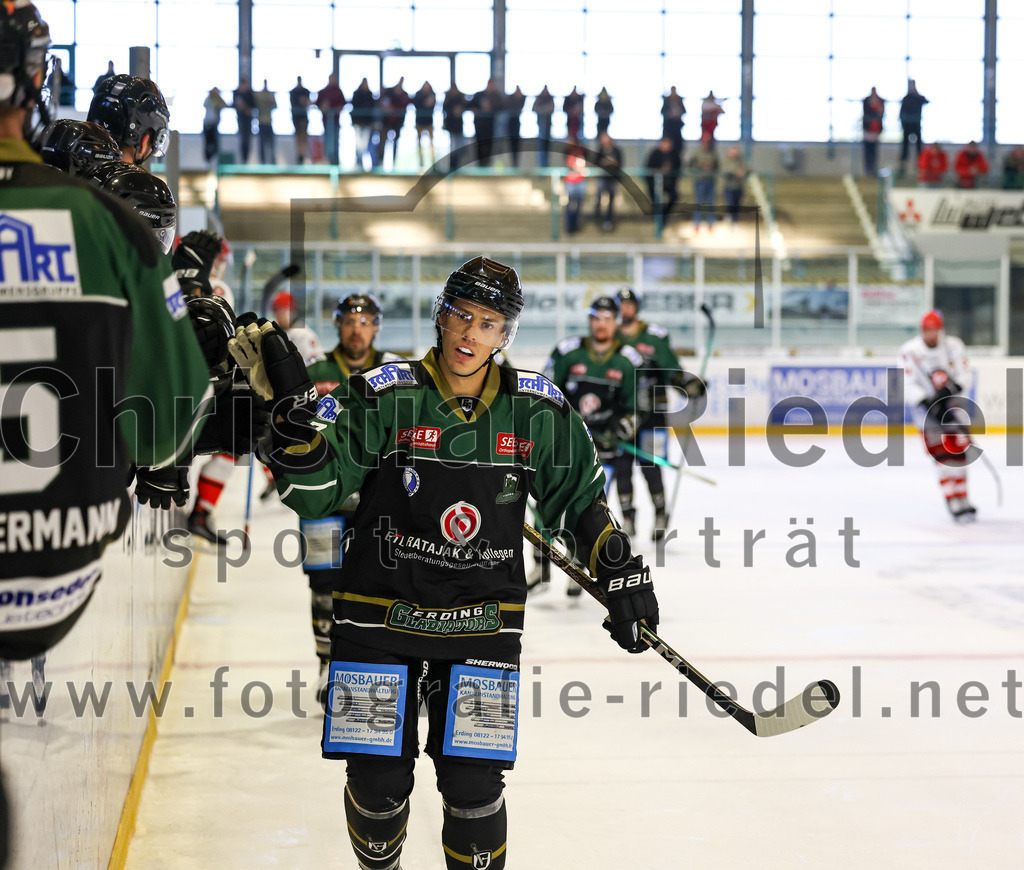 2022-09-25_064_TSV_Erding_gegen_EHC_Klostersee | Erding, Deutschland, 25.09.2022:
Eishockey, Bayernliga 2022 / 2023, Testspiel, TSV Erding gegen EHC Klostersee, Endergebnis: 8:2

Foto: Christian Riedel / fotografie-riedel.net