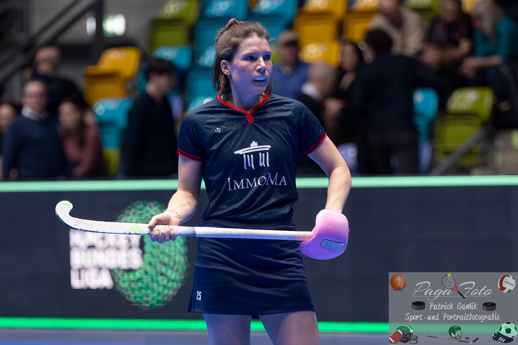 Volvo E.R.B. Final 4 Halbfinale Frauen: Der Club an der Alster - Berlienr HC, 25.01.2025 | Pahila Arnold (Berliner HC #25), Freisteller ,Portrait, Porträt, Der Club an der Alster - Berlienr HC, Frankfurt, Süwag Arena, 25.1.2025 - Realisiert mit Pictrs.com