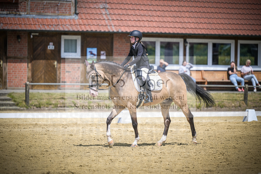 DOS_2996 | Entdecke hochwertige Reitturnierfotos von Foto Oger. Professionell, emotional und authentisch – jetzt Lieblingsmomente im Shop bestellen.Deutschlandweite Turnierfotografie. - Realisiert mit Pictrs.com