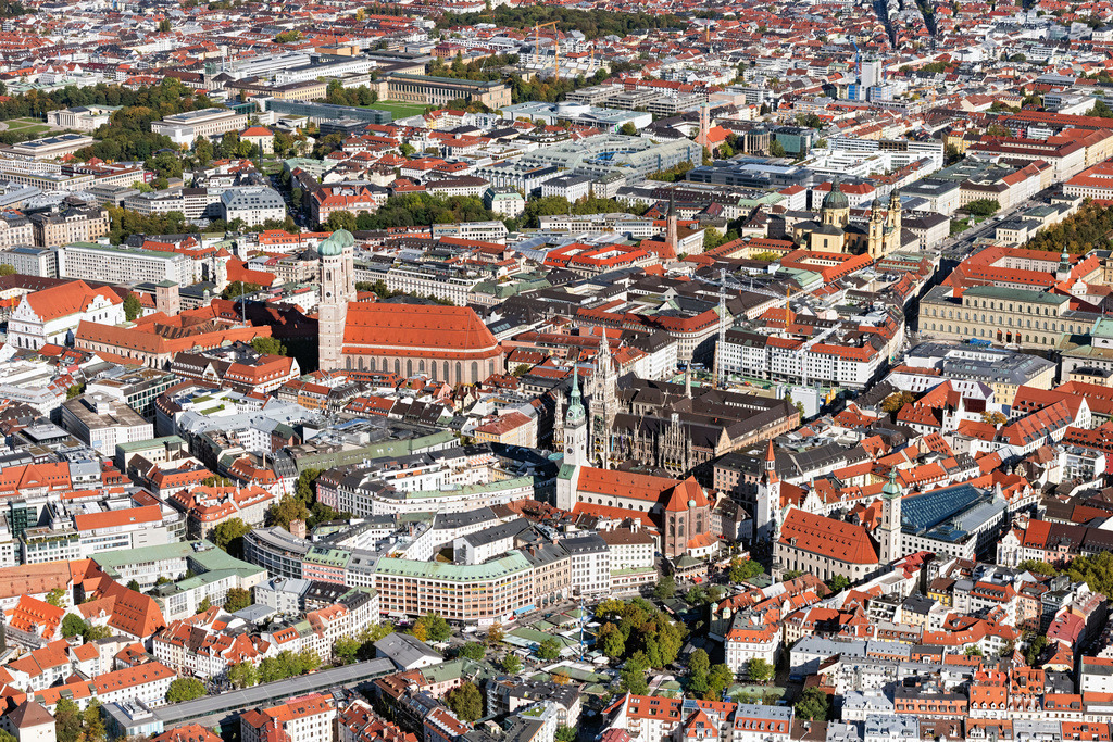 dr__0054040.jpg | MüNCHEN 07.10.2024 Stadtzentrum im Innenstadtbereich im Ortsteil Altstadt in München im Bundesland Bayern, Deutschland. // The city center in the downtown area in the district Altstadt in Munich in the state Bavaria, Germany. Foto: Daniel Reiter