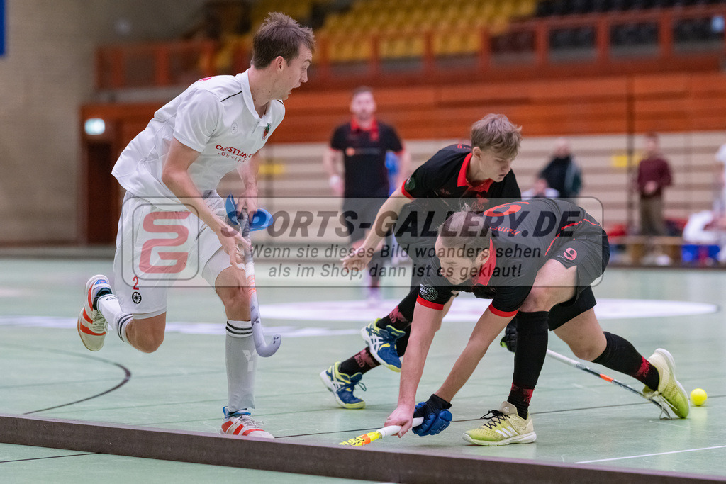 HK_20230113_102698 | 1. Bundesliga ( Halle ) Herren Crefelder HTC - DSD Düsseldorf am 13.1.2023 Crefelder HTC  ( CHTC ) Halle Glockenspitz , Krefeld , Breucker Julius ( Crefelder HTC #2 ) , Chris Reinersmann ( DSD Düsselorf #9 )