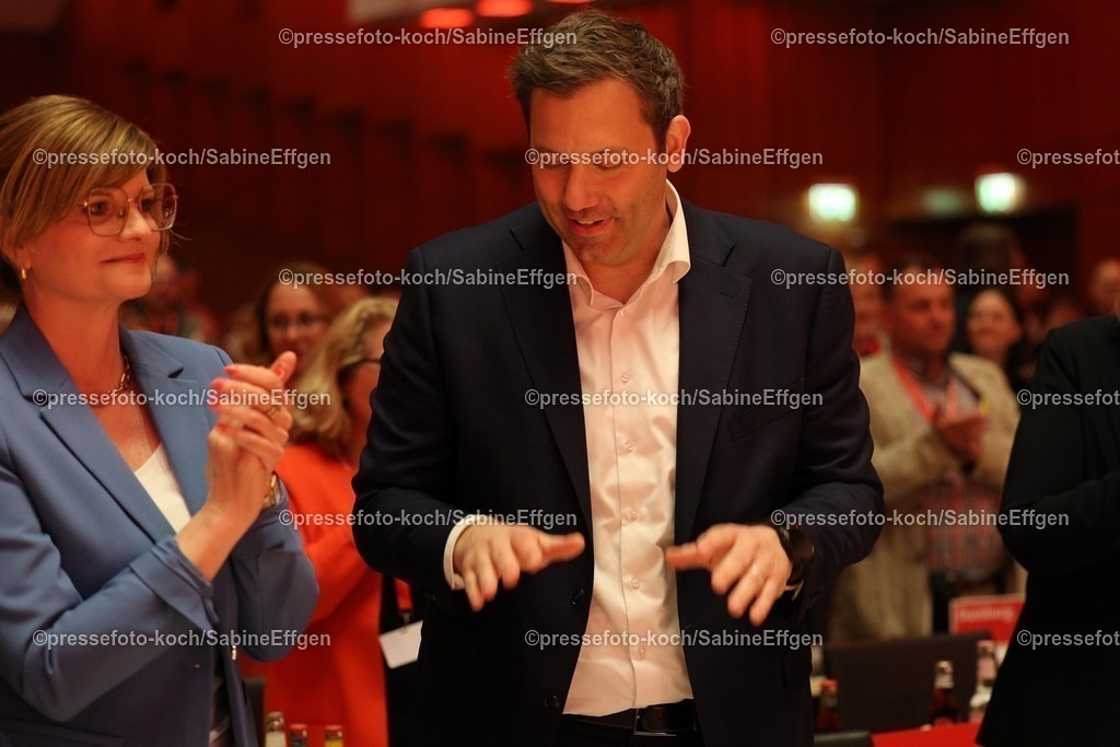 xSEF10052501007 | 10.05.2025, xsefx, Ankunft des Vizekanzlers und Finanzministers Lars Klingbeil auf dem Landsparteitag der NRWSPD 2025 in der Mercatorhalle in Duisburg mit dem Motto - Aus dem Alltag in die Zukunft