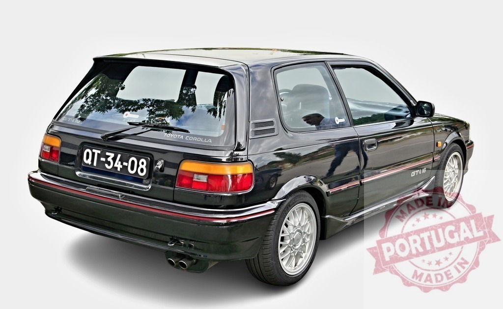 Black Toyota Corolla gti 16v showing its back on a white background | Rear view of a black Toyota Corolla gti 16v parked on a white background - Realized with Pictrs.com