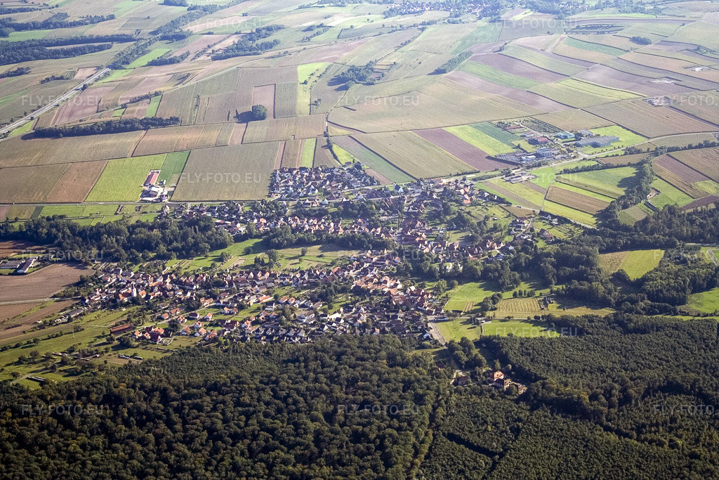 Vue aérienne: Vue d'ensemble des deux villages séparés par la rivière Lauter Scheibenhard (France) et Scheibenhardt (Allemagne) du nord à Scheibenhard dans le département Bas Rhin, France.Photo: IMG_7957.jpg prise le 13/09/2007 par Werner Riehm/FLY-FOTO.euRésolution de l'original: 3456 x 2304 px
