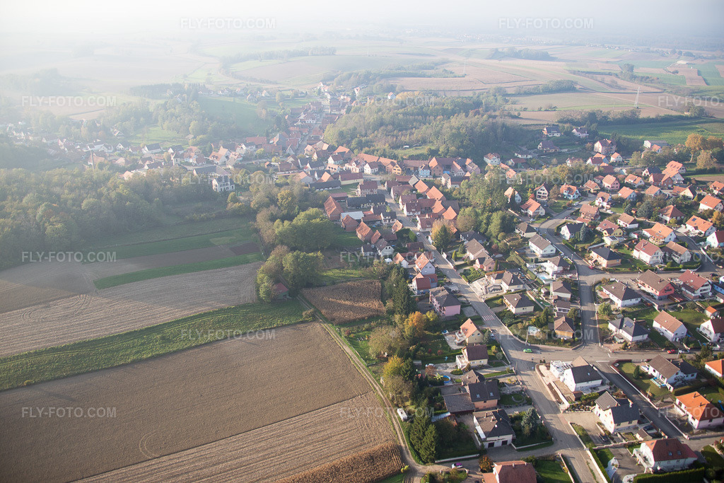Aerial view: View of the town in Neewiller-près-Lauterbourg in the state Bas-Rhin, France.Photo: IMG_075746.jpg taken on 11/01/2014 by Werner Riehm/FLY-FOTO.comResolution of the original: 5472 x 3648 px