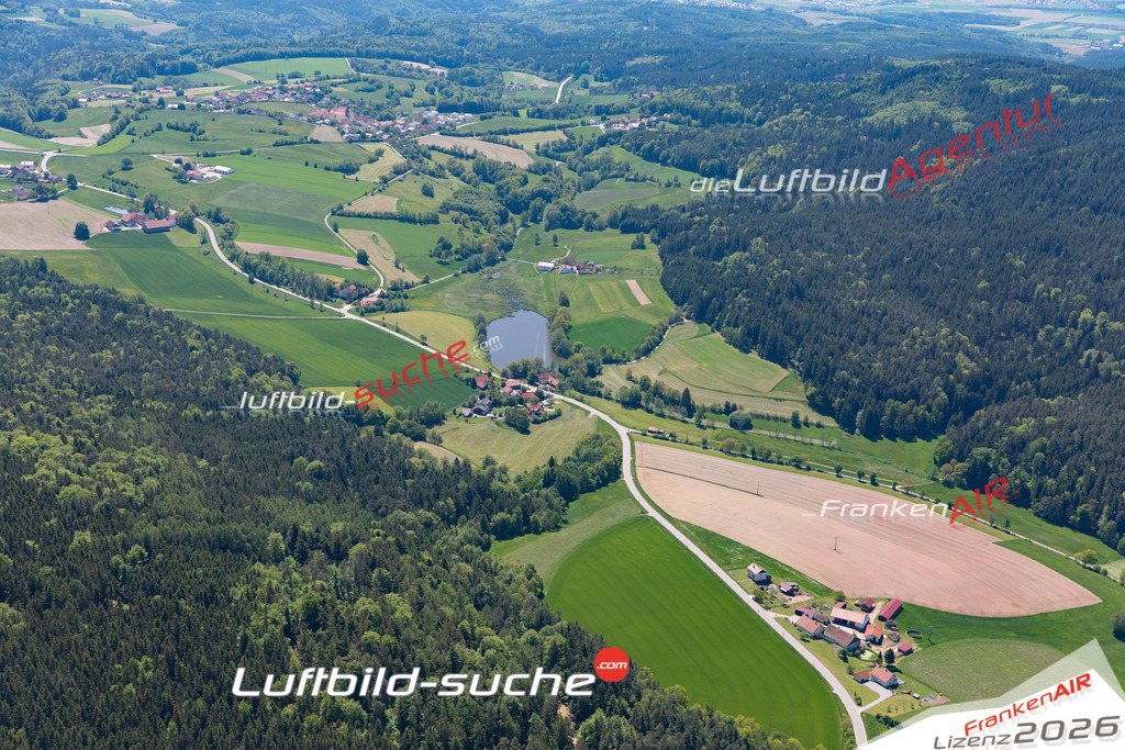 Die Luftaufnahme innenlehen - Brennberg wurde 2021 mittels Flugzeug (keine Drohne) erstellt. Hohe Auflösung -für große Poster und Wandbilder geeignet!
