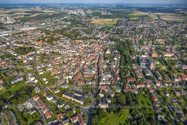 Beckum230804716 | Luftbild, Stadtzentrum Innenstadtansicht mit kath. Kirche St. Stephanus und Marktplatz, Rathaus und Christuskirche, Beckum, Münsterland, Nordrhein-Westfalen, Deutschland