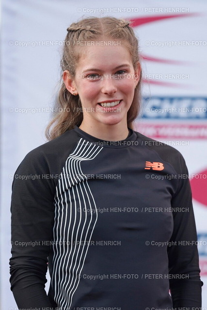 25.05.2024 Leichtathletik Laufgala in Pfungstadt Hessen mit Olympiaqualifikation | 25.05.2024 Leichtathletik Merck Laufgala im TSV Stadion TSV Pfungstadt 800m Lauf Frauen Jana Marie BECKER Königsteiner LV WJU20 mit neuer Bestzeit 2:02,68 Minuten (Foto: Peter Henrich) - Realisiert mit Pictrs.com