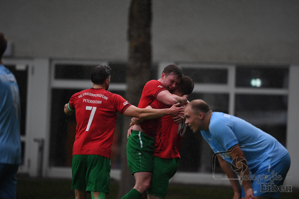 BV Bockhorn-SG FriPe | Relegation zur Kreisliga; BV Bockhorn (weiß)-SG FriPe (rot) am 05.06.2025 in Oldenburg/Ofenerdiek (Lagerstraße), Photo: Philip Eiben 2025 - Realisiert mit Pictrs.com