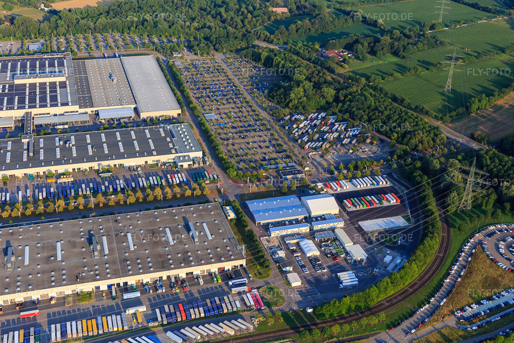 Luftbild: Daimler Truck AG, Getriebewerk in Rastatt im Bundesland Baden-Württemberg in Deutschland. Foto: IMG_109180.jpg vom 25.07.2018 durch Werner Riehm/FLY-FOTO.deWWW.MERCEDES-BENZ.COM