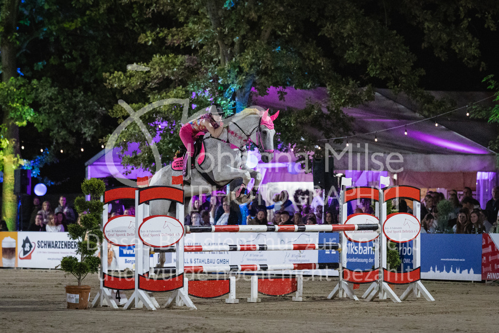230827_Delbrueck_Kostuem-744 | Deine schönsten Turniermomente als professionelle Fotos! Entdecke hochwertige Pferdesport-Fotografie im Online-Shop. Jetzt Fotos finden & bestellen!