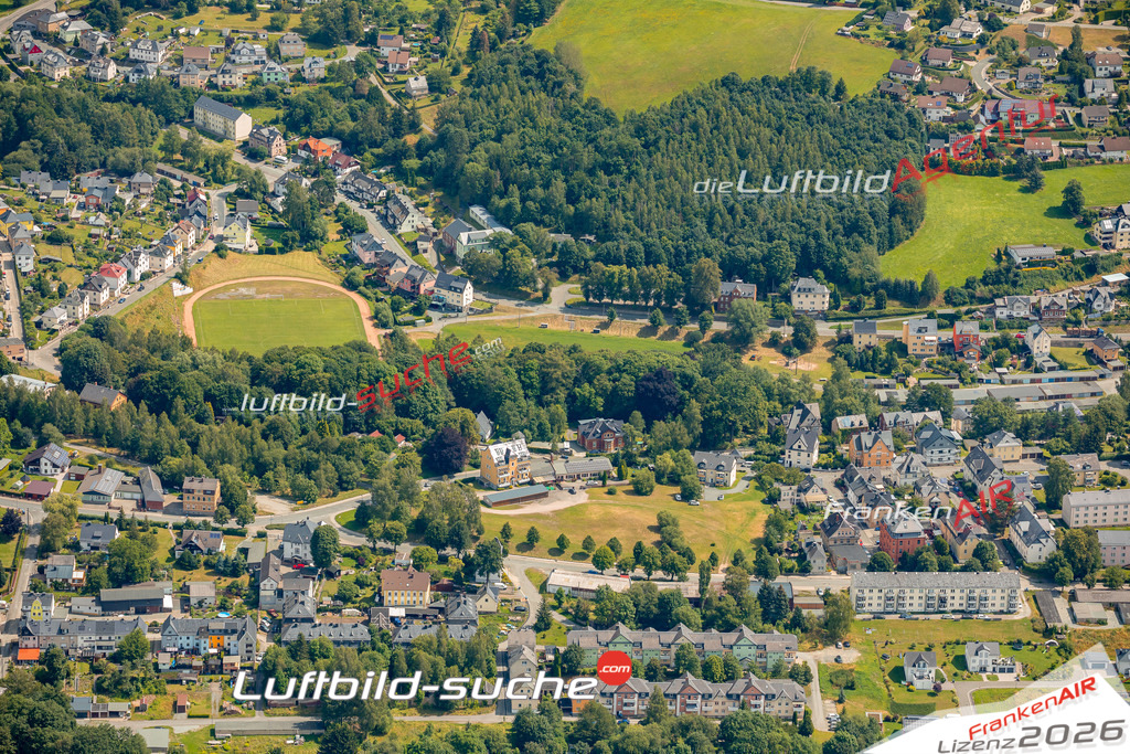 Das Luftbild zeigt :  Hirschberg - Die Luftaufnahme wurde 2024 vom UL-Flugzeug aus erstellt ( keine Drohne ) - Hochauflösende Luftaufnahme - Für grossformatige Ausdrucke geeignet. Die Geschenkidee !Mit Lizenz und Bildrechte bestellbar