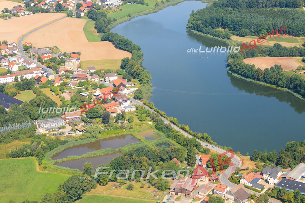 Luftbild von Neuensee Michelau-oberfranken - Luftaufnahme wurde 2013 von https://frankenair.de mittels Flugzeug (keine Drohne) erstellt - die Geschenkidee