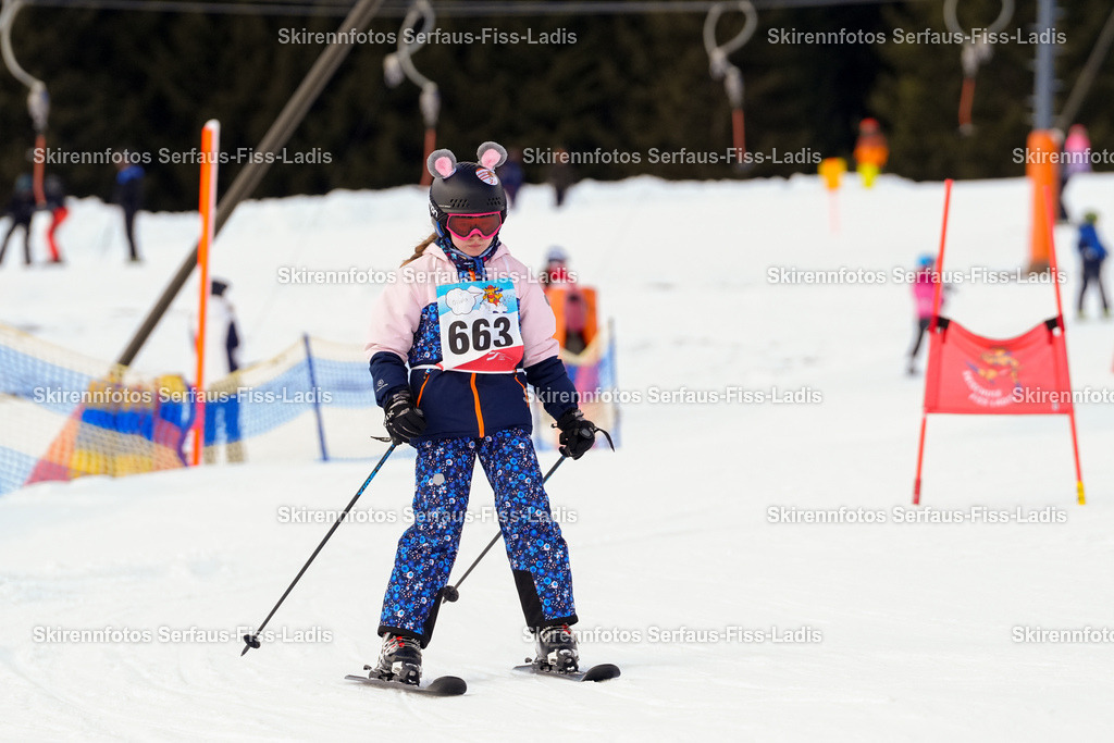 SRF_02.01.2026_1177 | Skirennfotos,Serfaus,Fiss,Ladis,Kinderskirennen,Winter,Tirol,Oberland,skirace,SFL,feelfree,weil wir's genießen,ski,Ski,skifahren,Sonnenplateau, - Realisiert mit Pictrs.com