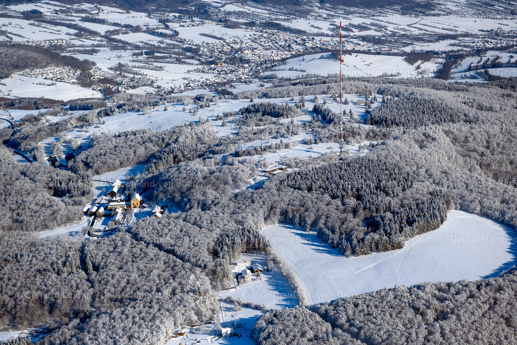 4043437 | verschneiter Kreuzberggipfel mit dem Kloster Kreuzberg, Rhön