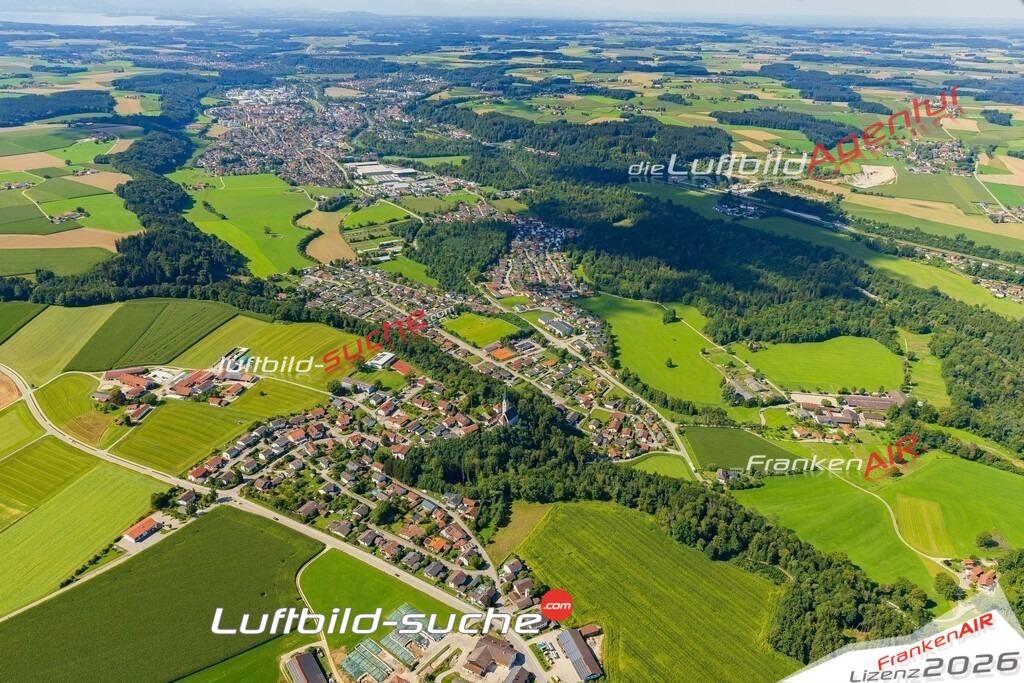 Heiligkreuz Trostberg Bild- Das Luftbild wurde 2025 vom UL-Flugzeug heraus erstellt ( keine Drohne ) - Hochauflösende Luftaufnahme -Nicht vergleichbar mit Google Maps oder Satelittenbilder- Die Geschenkidee !Mit Lizenz und Bildrechte bestellbar