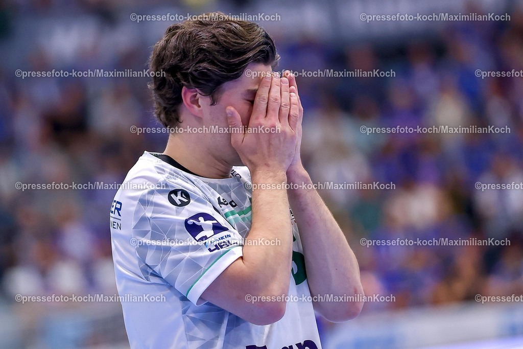 Gum30042601135 | 30.04.2026, Handball, 1. HBL, VfL Gummersbach - Frisch Auf! Göppingen, Saison 2025 / 2026 Herren, Schwalbe-Arena: Rutger ten Velde (Frisch Auf Göppingen #05) enttäuscht Enttäuschung gestikulierend auf dem Spielfeld  