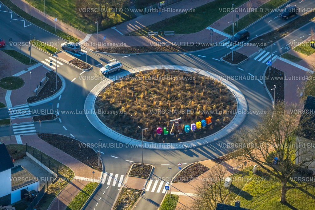 Gladbeck240108343 | Luftbild, mit Staudenmischung bepflanzter Kreisverkehr Horster Straße/Wiesmannstraße, Gladbeck Schriftzug in bunten Buchstaben und Skulptur Alwine, Brauck, Gladbeck, Ruhrgebiet, Nordrhein-Westfalen, Deutschland