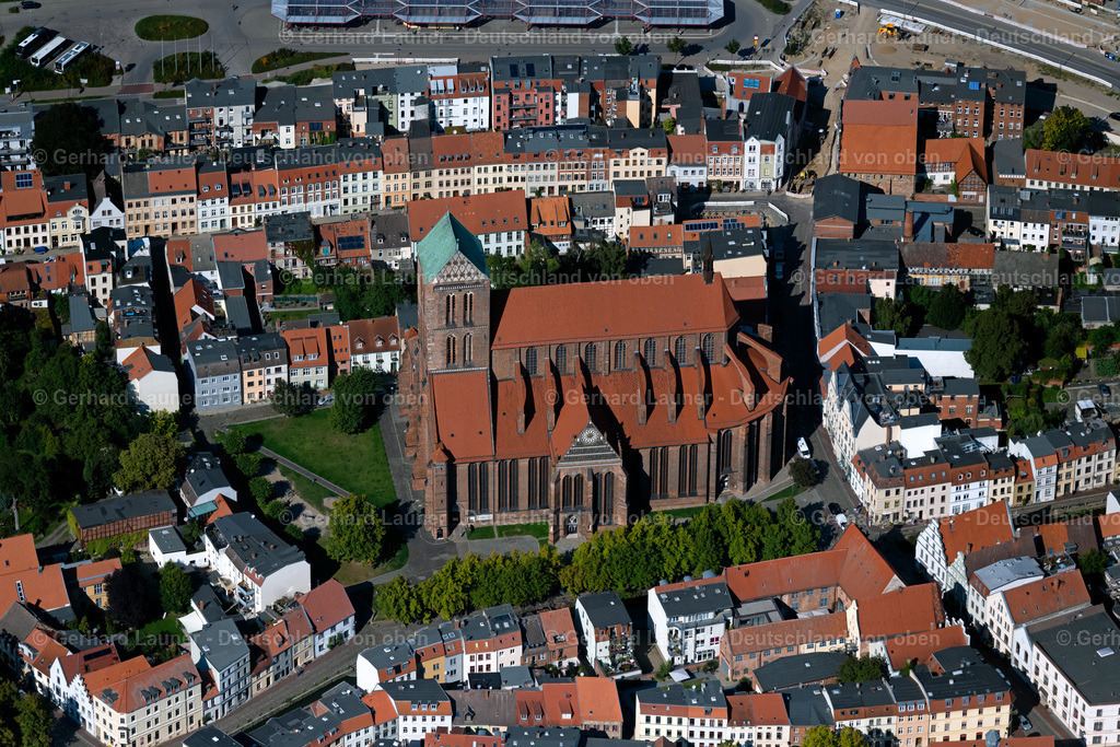 4062246 | WISMAR 08.09.2021 Kirchengebäude der " St. Nikolai " an der Straße St.-Nikolai-Kirchhof in Wismar im Bundesland Mecklenburg-Vorpommern, Deutschland. Weiterführende Informationen bei: Ev.-Luth. Kirchengemeinde St. Nikolai. // Church building " St. Nikolai " on street St.-Nikolai-Kirchhof in Wismar in the state Mecklenburg - Western Pomerania, Germany. Further information at: Ev.-Luth. Kirchengemeinde St. Nikolai. Foto: Gerhard Launer