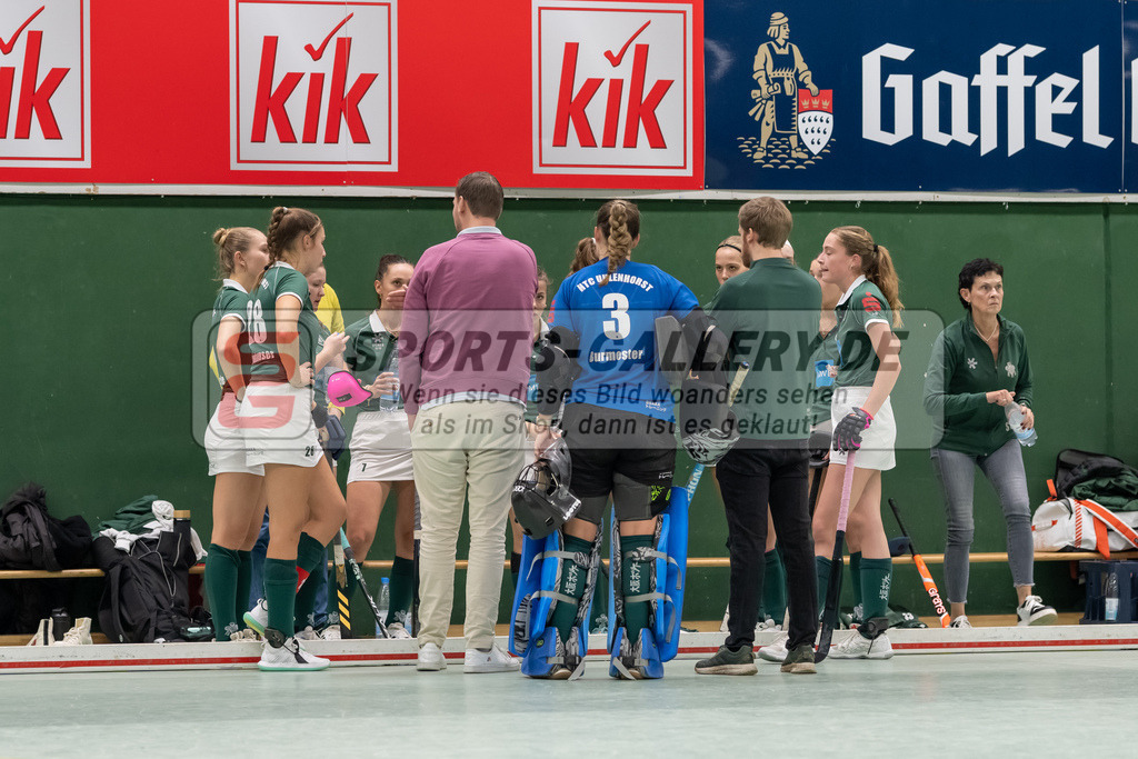 SFE_20241201_0025 | Köln, Deutschland, 01.12.2024:  Hockey 1. Bundesliga Damen Rot-Weiss Köln - HTC Uhlenhorst im KTHC Stadion Rot-Weiss Köln Tennis and Hockey Club am 01.12.2024 in Köln, Deutschland. (Foto von Stephan Fehrmann)Köln, Germany, 01.12.2024: Hockey 1. Bundesliga Damen Rot-Weiss Köln - HTC Uhlenhorst in KTHC Stadion Rot-Weiss Köln Tennis and Hockey Club at 01.12.2024 in Köln, Deutschland. (Foto from Stephan Fehrmann)