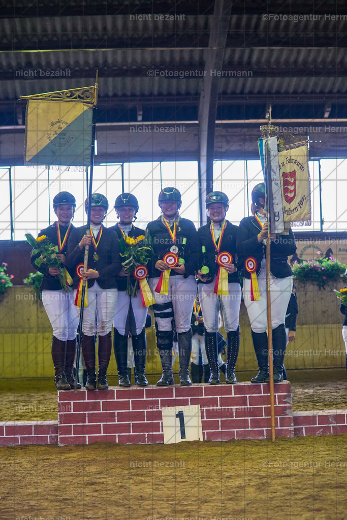 20221002-FAH09667 | Obberbayerische Meisterschaften Vielseitigkeit 2022, Schwäbische Meisterschaften Vielseitigkeit 2022, Mertingen, Schwaben, Bayern, Geländeturnier, Buschreiter, Turnierfotografen Bayern, Fotoagentur Herrmann,  Bayerische Meisterschaften VS Jun. / JR / Pony:, Turnierbilder, Pferdebilder, Turnierfotos, Pferdesortfotografie, Reitsportfotograf, Pferdeshooting