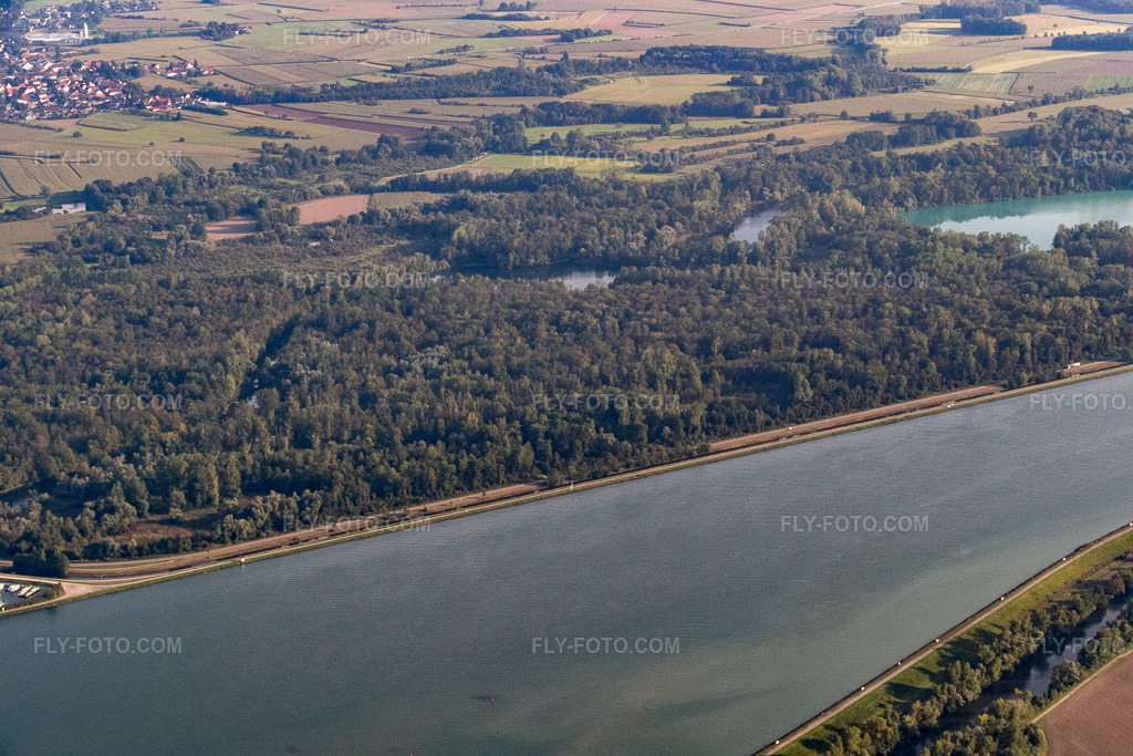 Aerial view: On the Rhine side channel in Gambsheim in the state Bas-Rhin, France. – Photo: P1000985.jpg taken on 09/15/2014 by Werner Riehm/FLY-FOTO.com – Resolution of the original: 5472 x 3648 px