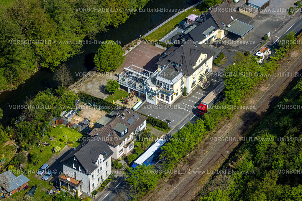 Hagen240504681B54 | Luftbild, Hotel Restaurant International, Rummenohler Straße Bundesstraße B54, Straßenverkehr LKW Ausweichstrecke wegen Sperrung der Autobahn A45 Sauerlandlinie, Fluss Volme, Dahl, Hagen, Ruhrgebiet, Nordrhein-Westfalen, Deutschland